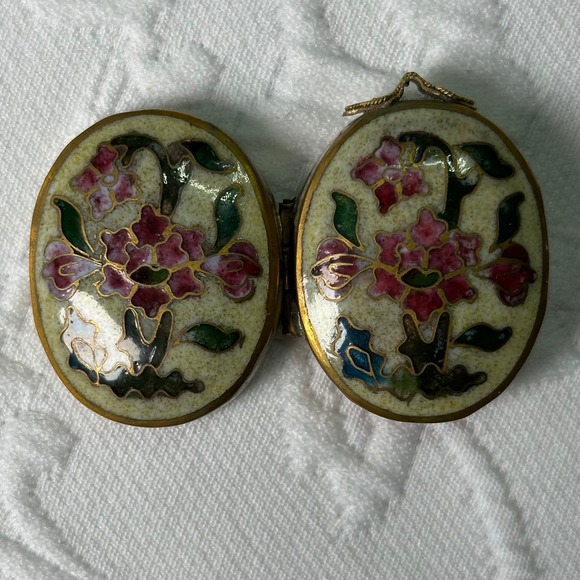 Vintage 60s Cloisonne Enamel Pill Box Locket Trinket Box Floral Hinged Gold Tone - Picture 4 of 7